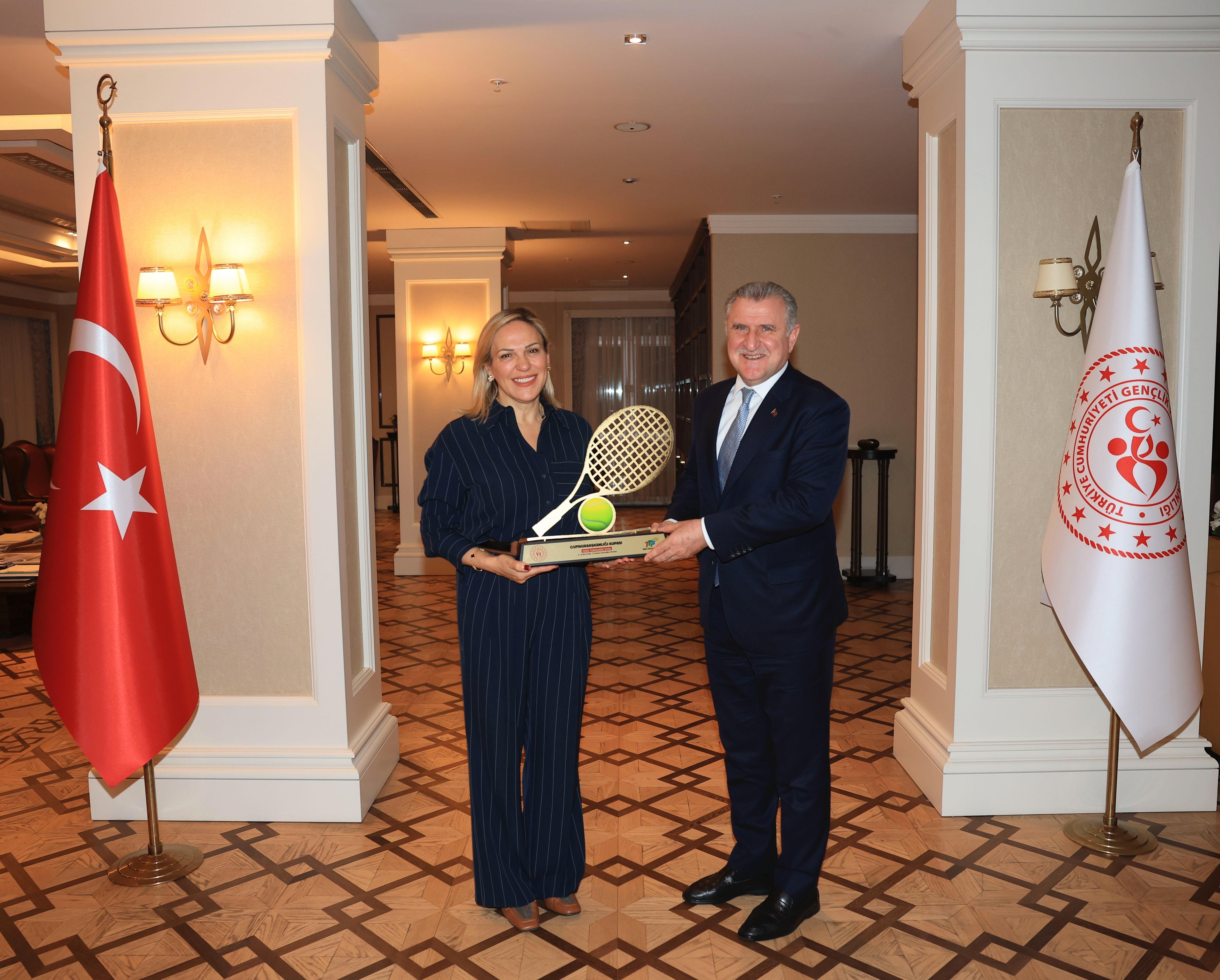 TTF Başkanı Şafak Müderrisgil’den Gençlik ve Spor Bakanı Dr. Osman Aşkın Bak’a Teşekkür