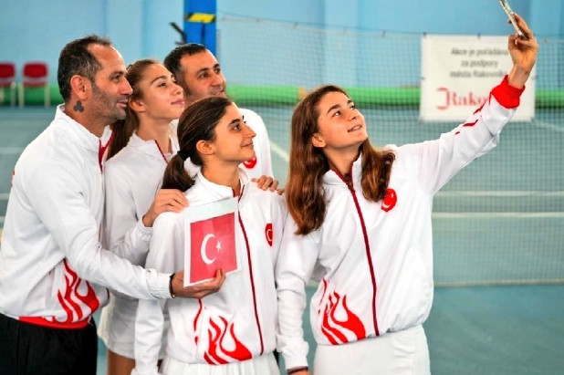 14 ve 16 Yaş Kız Milli Takımlarımız Avrupa Kış Kupası Finallerine Yükseldi